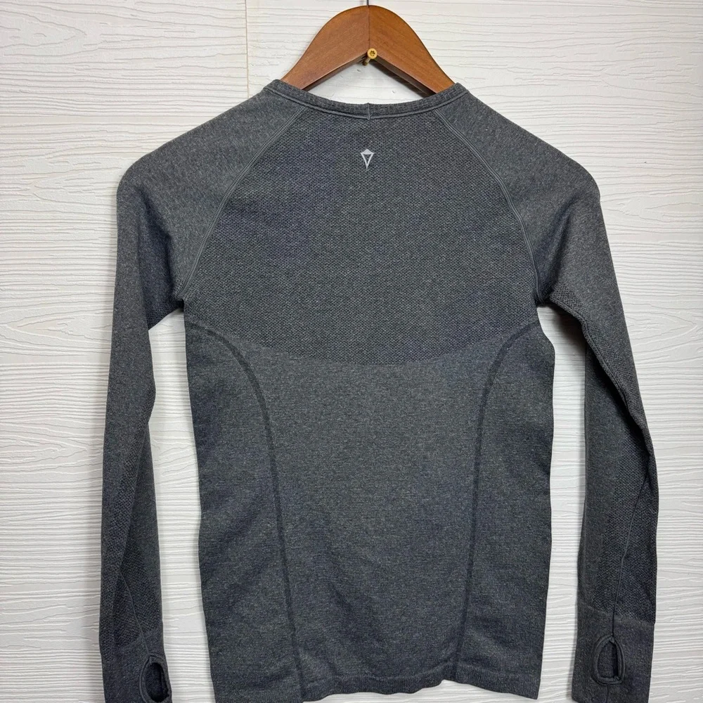 Ivivva‎ Gray Long Sleeve Athletic Top Thumb Holes Girls 12